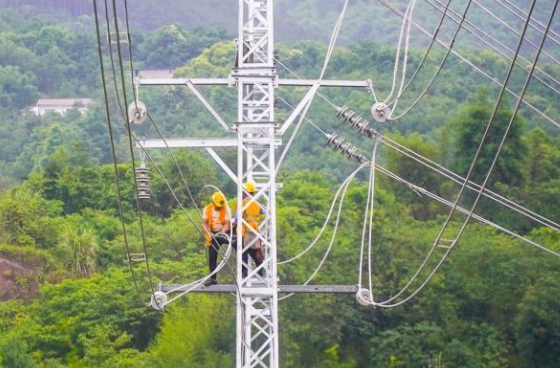 护航中欧班列 重庆兴隆场编组站开启电力设备全面检修