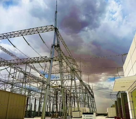 500千伏内蒙古开林河变电站首条220千伏线路成功启动送电