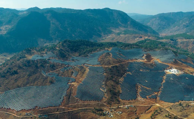 宁蒗三股水光伏发电项目首批并网发电成功