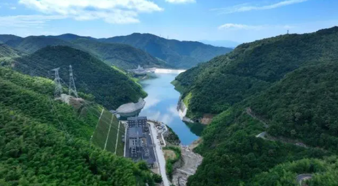 宁波首座“巨型充电宝”16日起接入电网