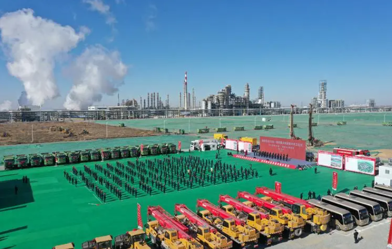 中煤榆林煤炭深加工基地项目主装置开工建设