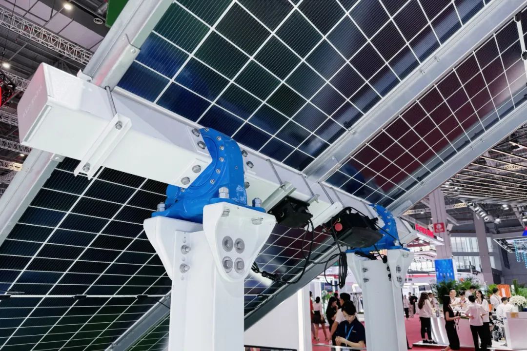 谁最懂组件？与超高功率组件完美兼容，这家跟踪支架为电站带来更多收益