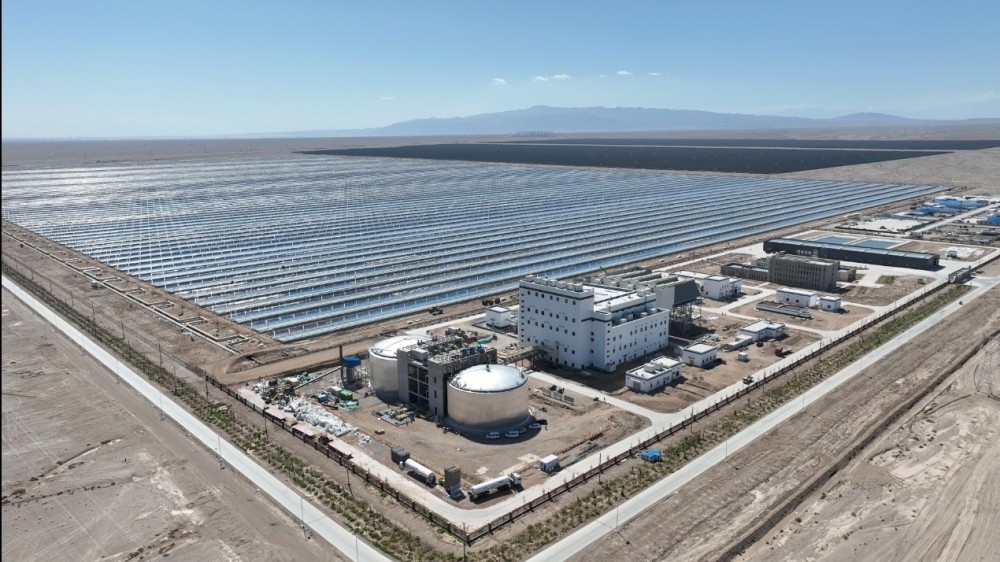 全球在建装机容量最大熔盐线性菲涅尔光热电站并网发电