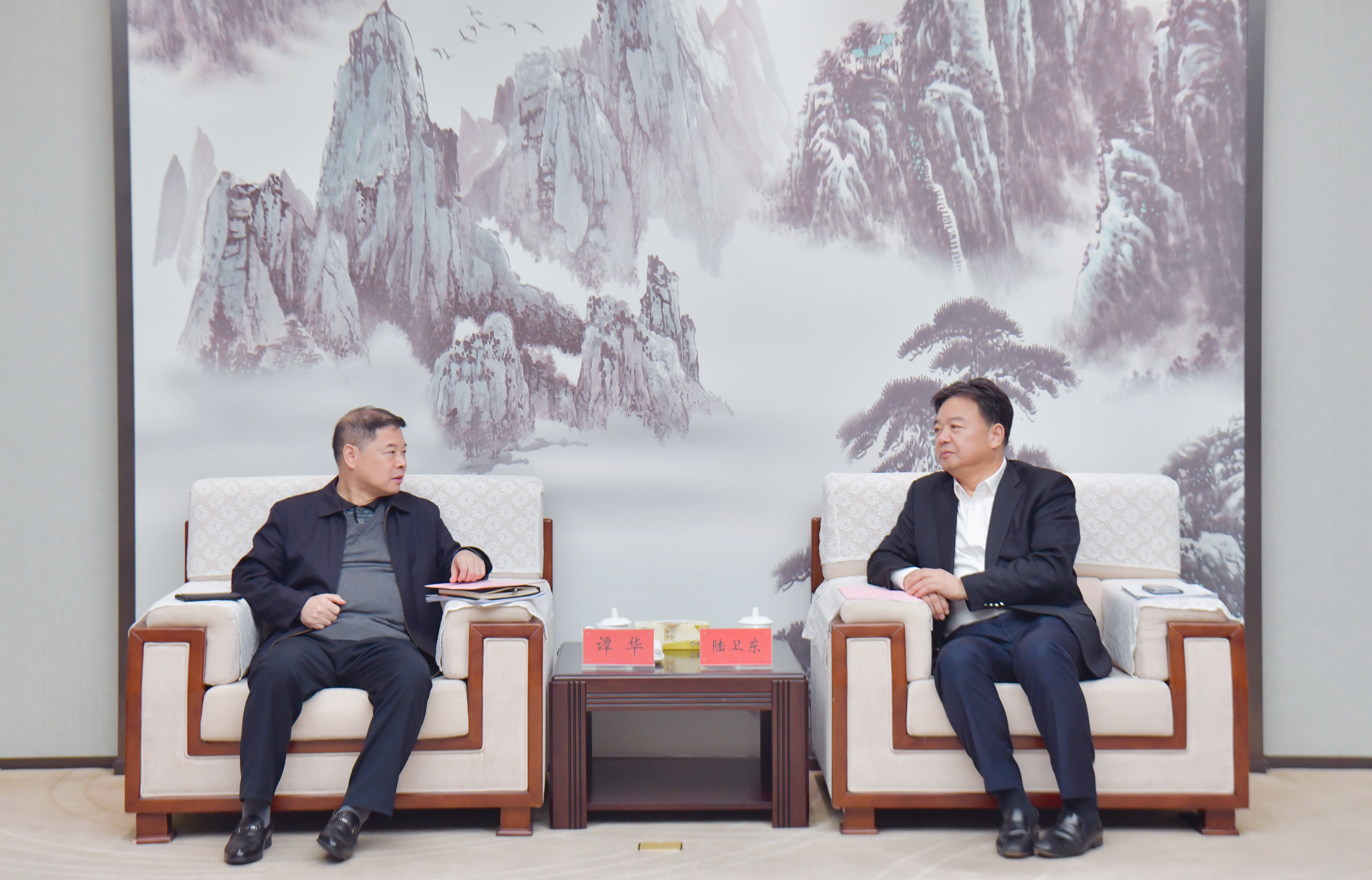 中国能建葛洲坝集团与南京市江北新区管委会深化合作
