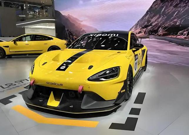 卢伟冰：小米 SU7 Ultra 最新锁单数超 2.3 万台，YU7 预约咨询量超同期 SU7