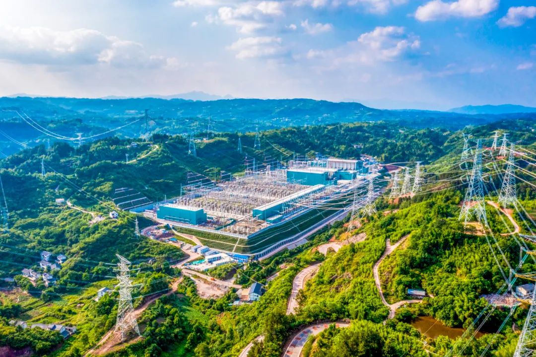 哈密—重庆±800千伏特高压直流输电工程投产送电