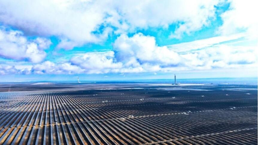 国电投河南公司新疆“光热+光伏”一体化项目90万千瓦光伏全容量并网