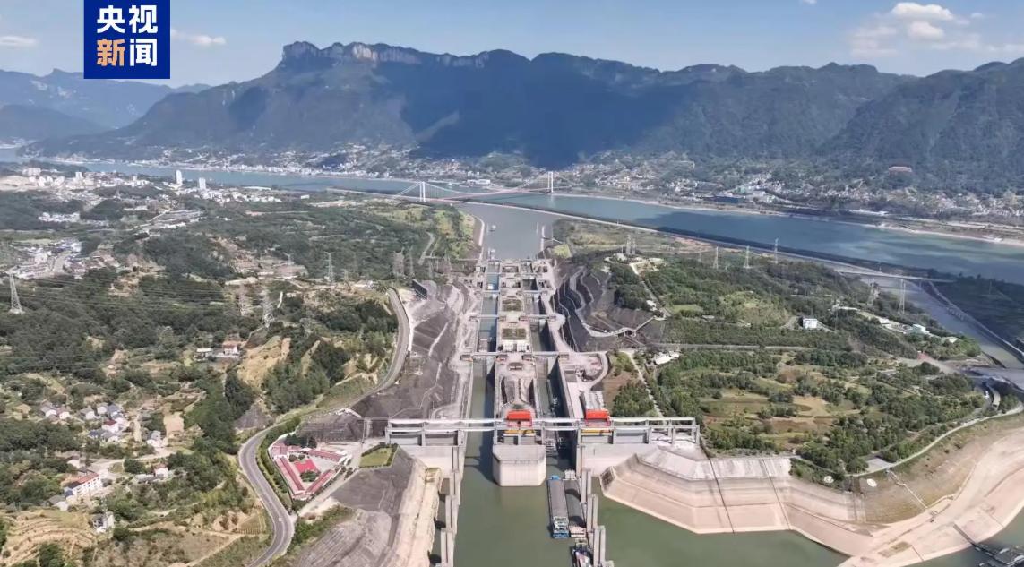 三峡船闸通航22年货运量超22亿吨