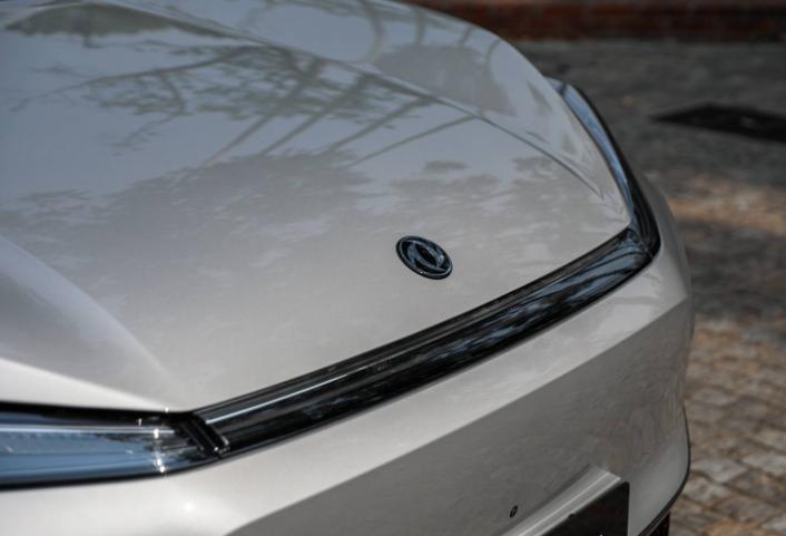 周锋任东风汽车集团有限公司副总经理、党委常委