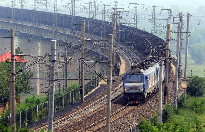 大秦铁路日均运煤超100万吨保障迎峰度夏