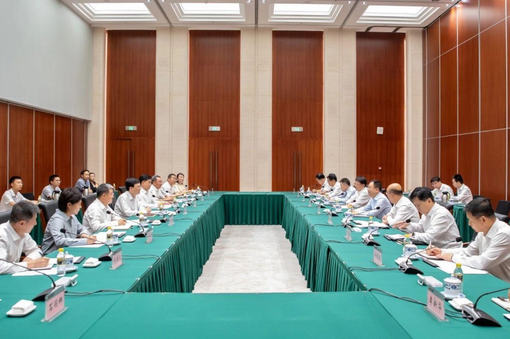 国家能源集团党组书记、董事长邹磊会见内蒙古自治区党委常委、包头市委书记陈之常