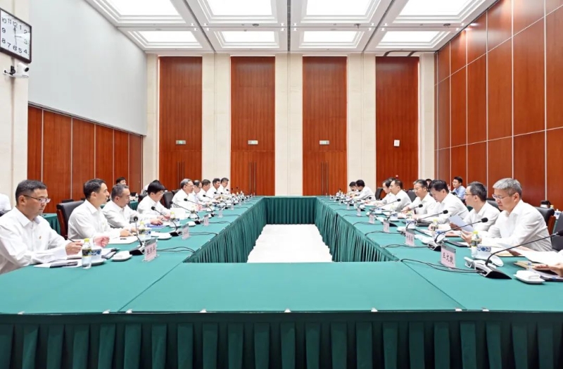 倪真与国家能源集团党组书记、董事长邹磊会谈