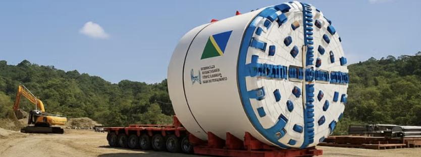 蒂娜河水电项目迎关键进展 隧道掘进机抵达施工现场