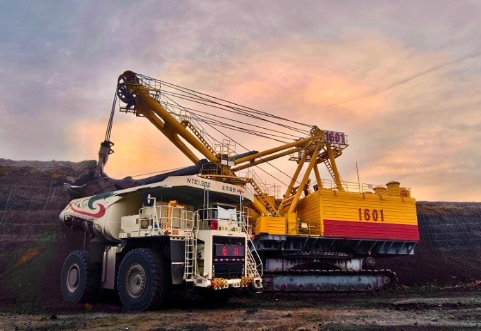 内蒙古公司扎哈淖尔煤业公司被评为全国2024年“双十佳煤矿”