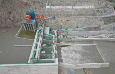 新疆霍尔古吐水电站大坝填筑完成