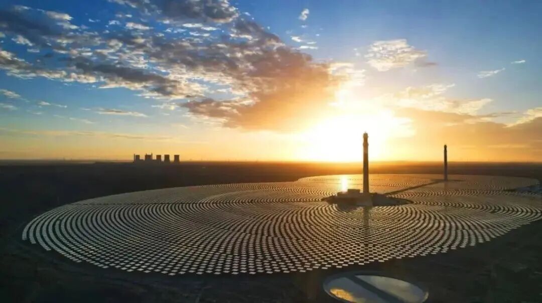 全球首个“双塔一机”光热储能电站全系统试运行
