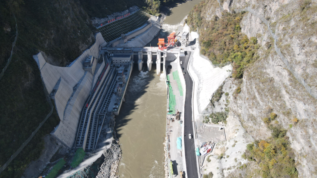 21.2公里！国内在建最长引水隧洞电站绰斯甲下闸蓄水