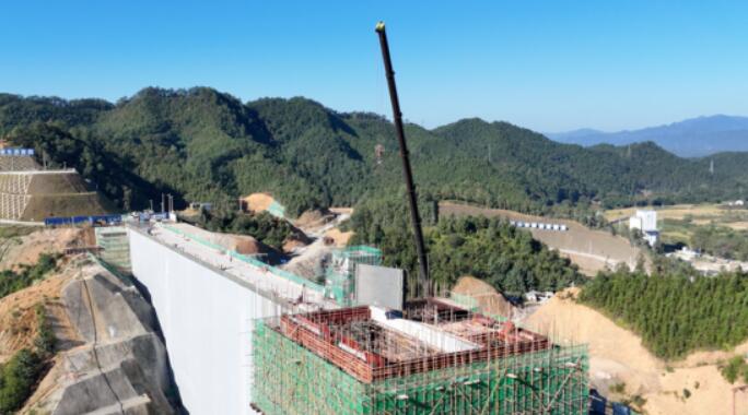 椒花水库取水口闸门全部安装完成