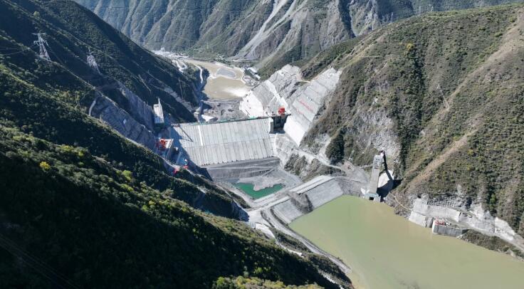大渡河金川水电站成功下闸蓄水