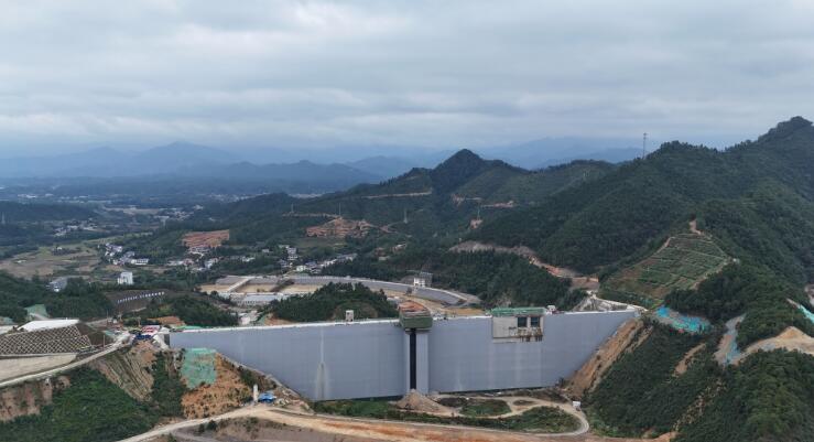 椒花水库主体工程完工