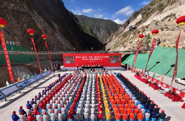 中国能建葛洲坝集团参建的雅砻江孟底沟水电站成功实现大江截流