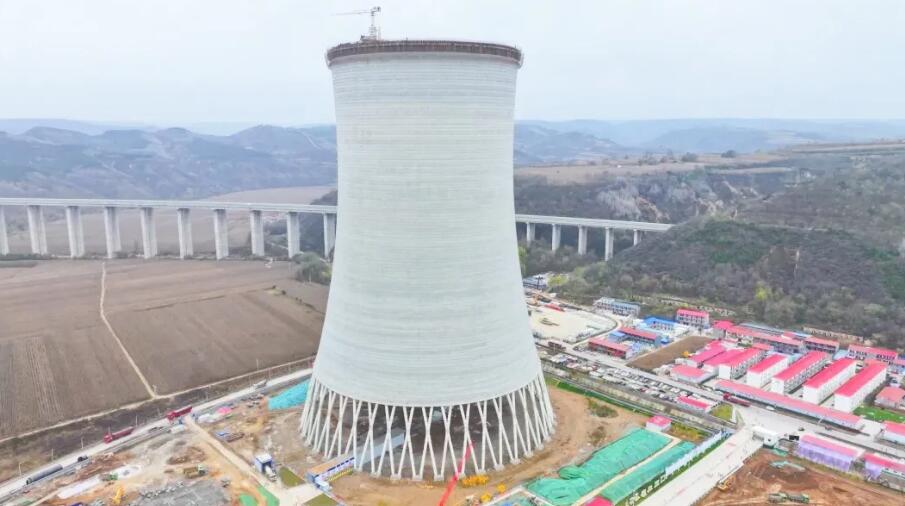 陕西富县电厂二期2×1000兆瓦机组工程项目3号间冷塔顺利到顶