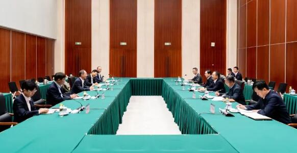 国家能源集团党组书记、董事长邹磊会见香港中电集团首席执行官蒋东强