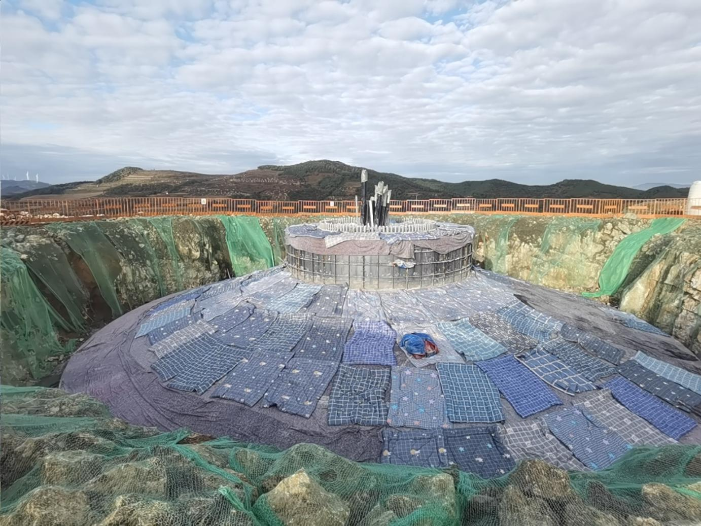 贵州华夏小海新光风电场项目首台风机基础浇筑完成