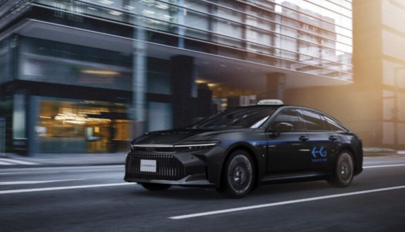 氢动力丰田皇冠投入东京出租车与福岛警务巡逻服务