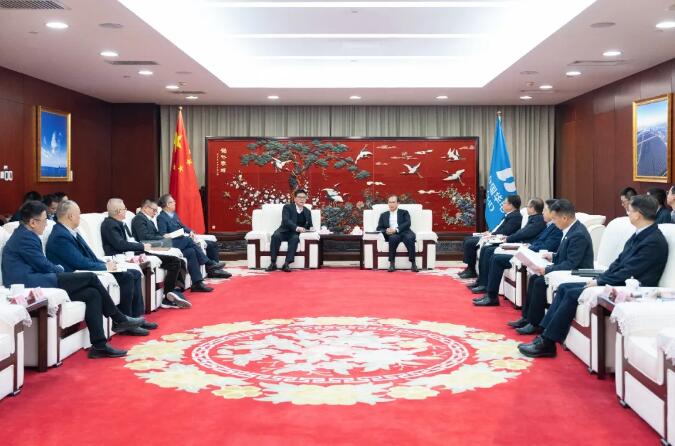 江毅与上海电气董事长、党委书记吴磊举行会谈，加快推进海上风电等项目建设