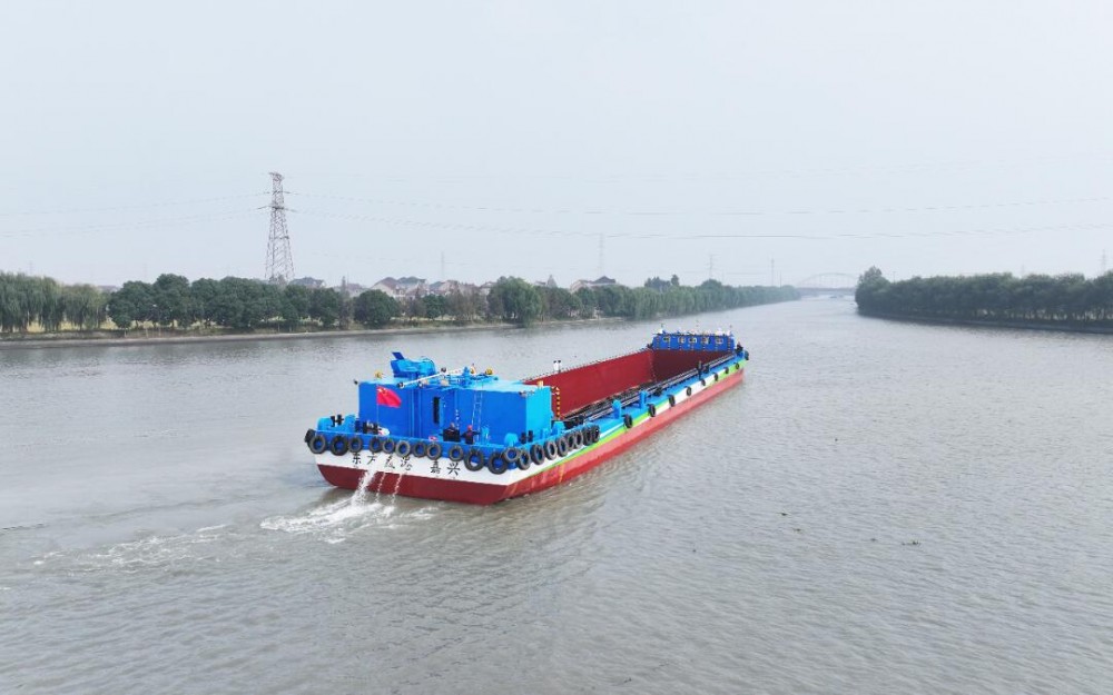 中国船级社助力全国首艘内河氢燃料电池动力集装箱船“东方氢港”号顺利交付