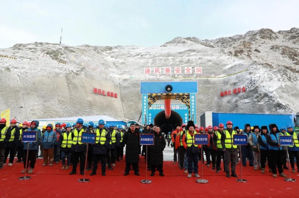 布尔津抽水蓄能电站地下厂房首层开挖启动