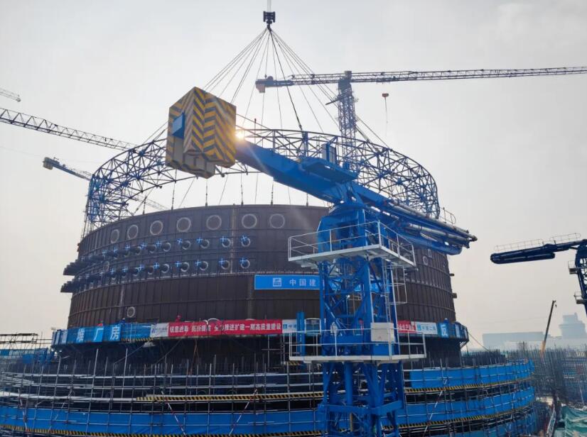 中建电力承建石岛湾核电项目2号核岛钢衬里模块三吊装成功