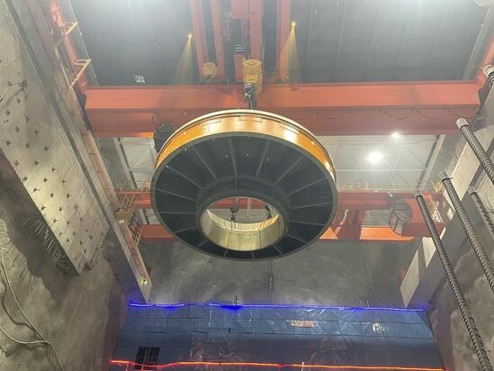 云贵湘发电片区两电站同日完成机组A修转子吊出作业