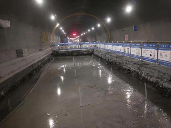 四川雅砻江两河口水电站泵站改造项目首仓混凝土顺利入仓