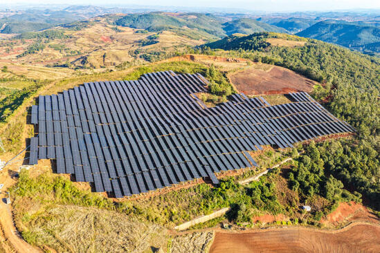 云南文山州两个光伏项目首批方阵并网发电