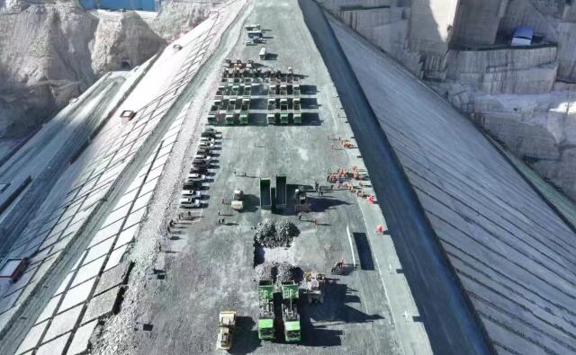 “坝”气！世界最高混凝土面板堆石坝填筑到顶