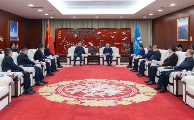 叶向东与江西省委常委、常务副省长任珠峰举行会谈