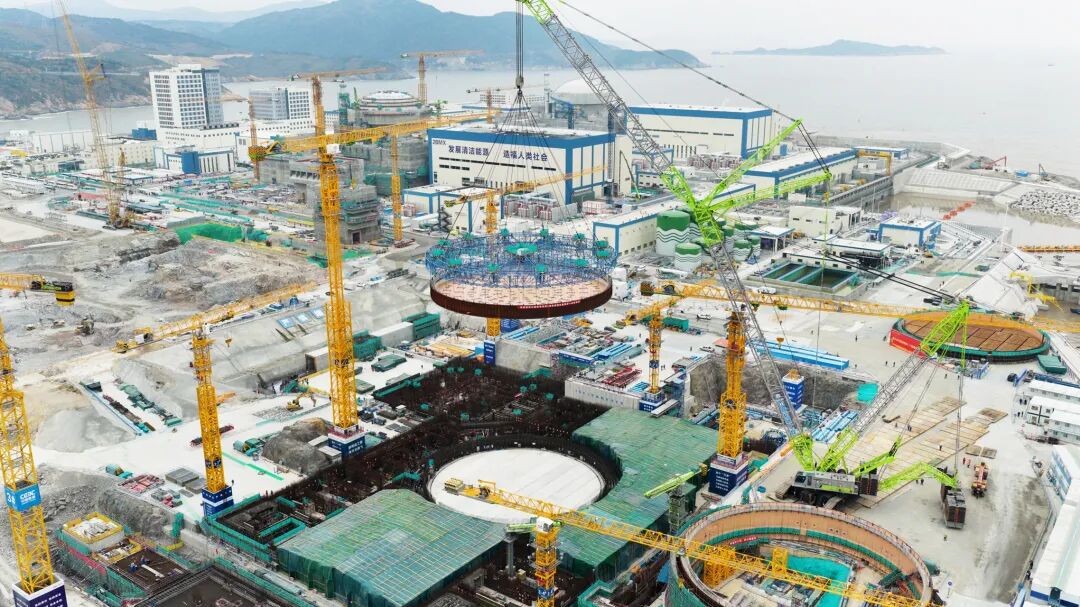 三澳核电3号机组钢衬里首个模块吊装就位