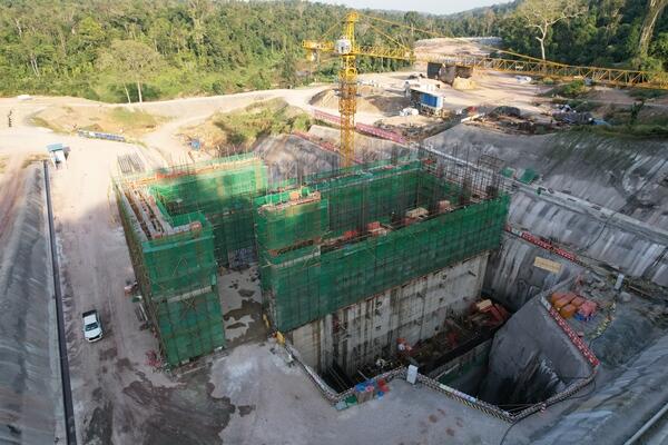 柬埔寨菩萨水电站项目厂房安装间混凝土浇筑完成