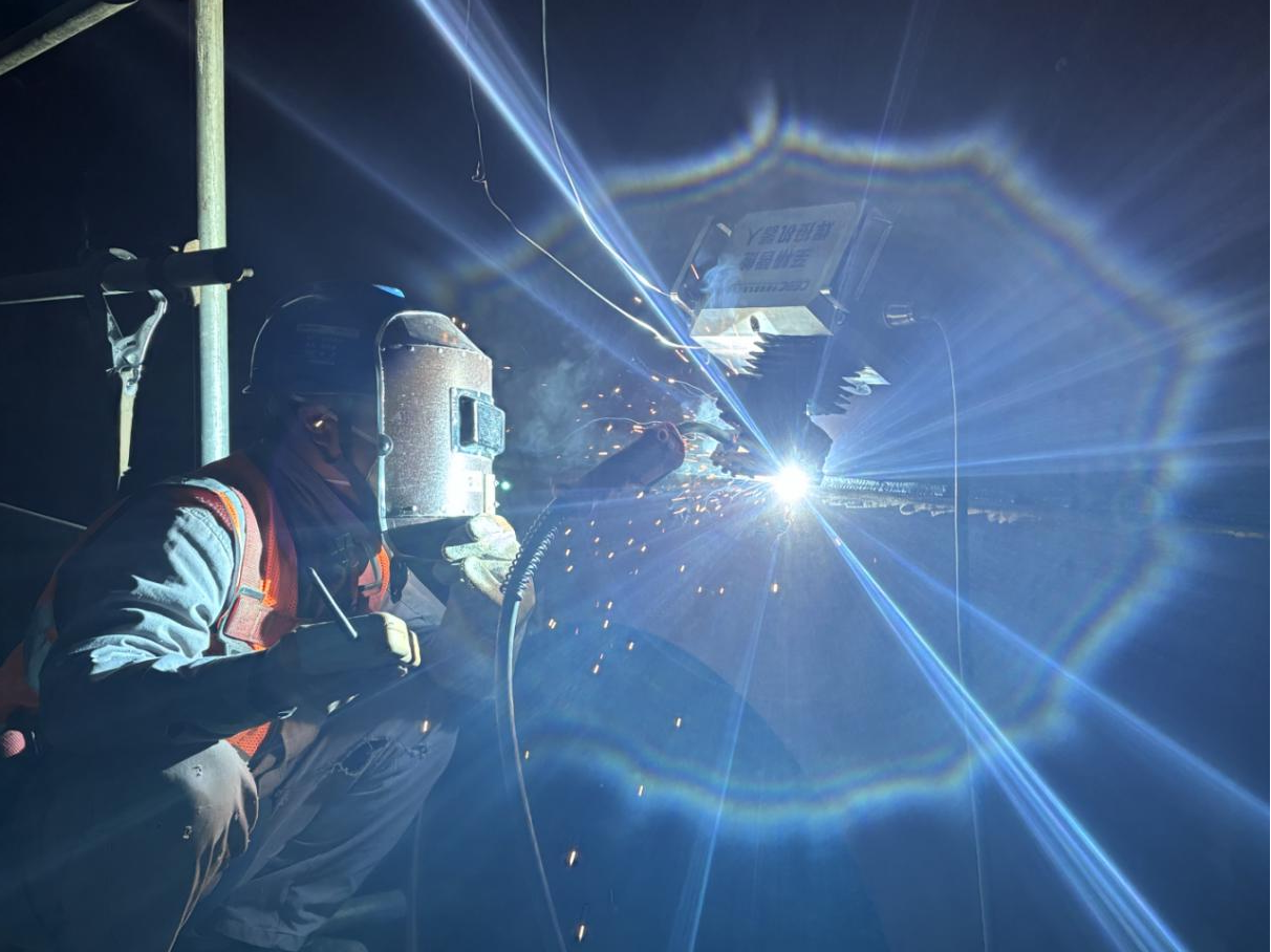 焊力全开！至精智能焊接机器人“上岗”洛河百万项目