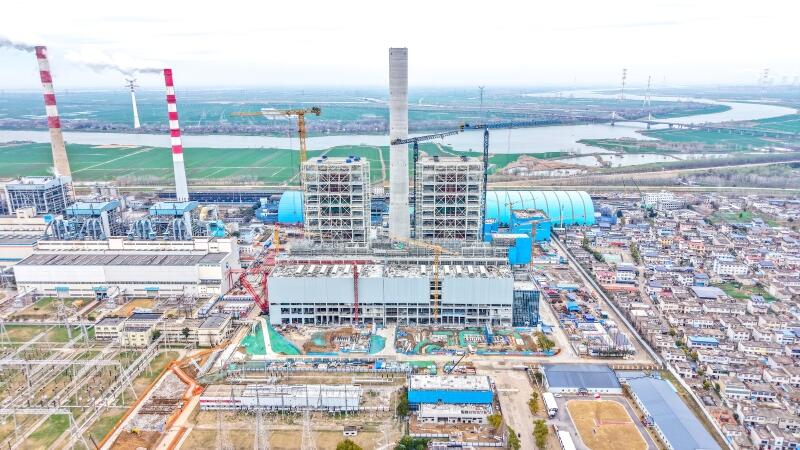 洛河百万项目7号机组高厂变、启备变顺利吊装就位