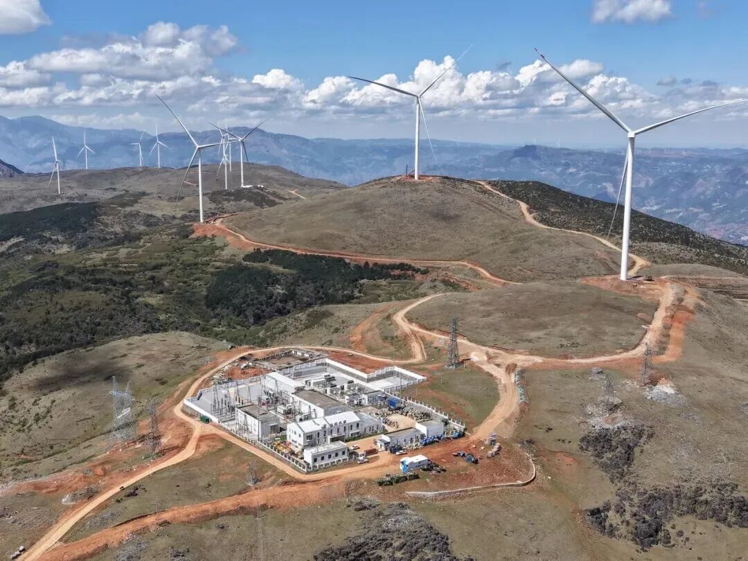 国内单机容量最大的高原山地风电项目并网发电