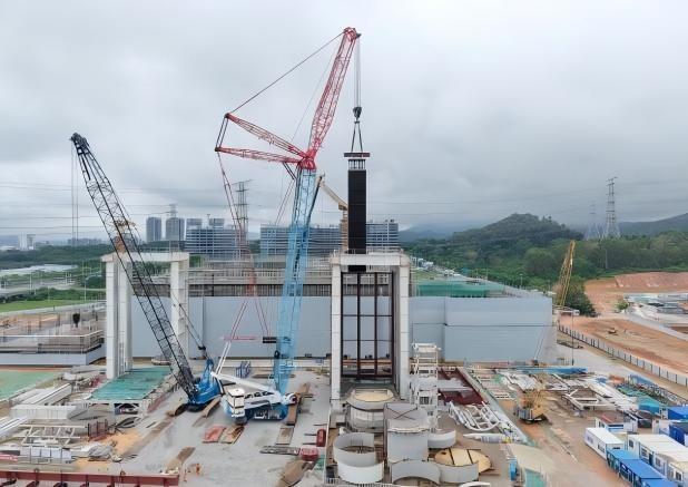 广东广州知识城恒运天然气热电联产项目1号锅炉受热面模块顺利吊装就位