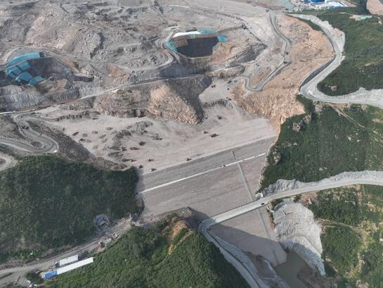 河北滦平抽水蓄能电站上水库坝体堆石料填筑突破200万立方米