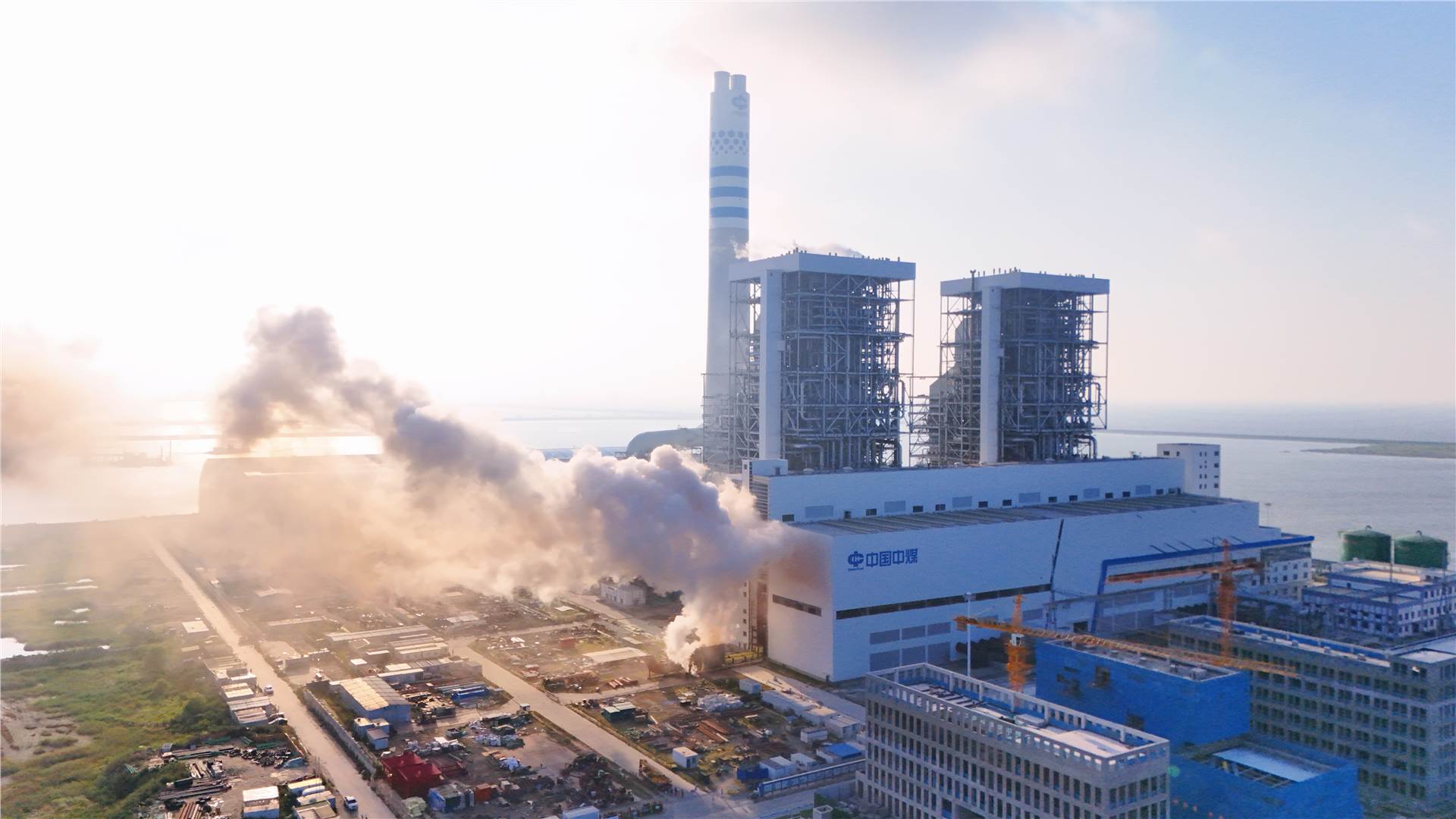 中国能建东电一公司承建的华能南通（通州湾）百万千瓦煤电安装工程2号机组锅炉蒸汽吹管完成
