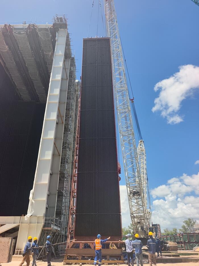马来西亚美里项目余热锅炉受热面模块吊装圆满完成